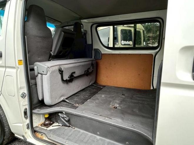 ハイエースバン　４ＷＤ　ＥＴＣ　ナビ　両側スライドドア　ＡＴ　ミュージックプレイヤー接続可　エアコン　運転席エアバッグ 4WD 3000(D) 5Dr