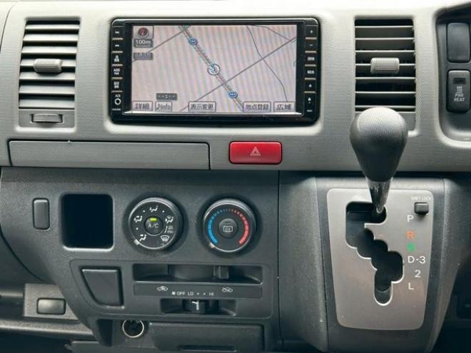 ハイエースバン　４ＷＤ　ＥＴＣ　ナビ　両側スライドドア　ＡＴ　ミュージックプレイヤー接続可　エアコン　運転席エアバッグ 4WD 3000(D) 5Dr