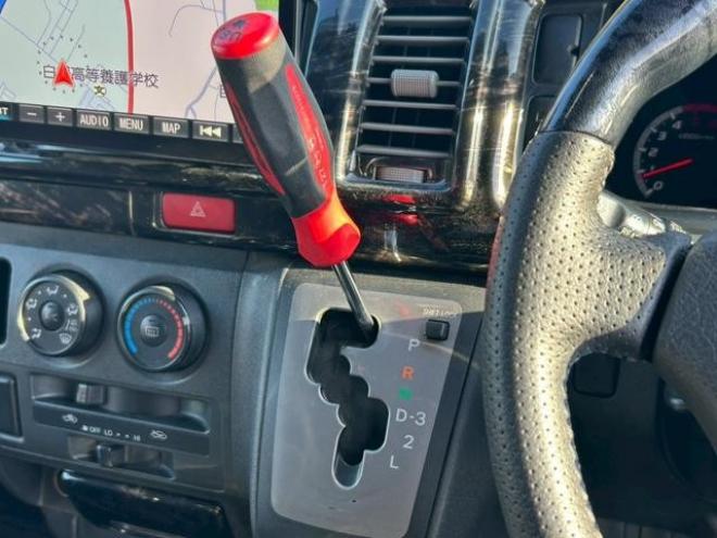 ハイエースバン　４ＷＤ　ＥＴＣ　バックカメラ　ナビ　両側スライドドア　ＡＴ　Ｂｌｕｅｔｏｏｔｈ　エアコン　パワーウィンドウ　運転席エアバッグ 4WD 2500(D) 5Dr