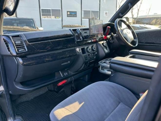 ハイエースバン　４ＷＤ　ＥＴＣ　バックカメラ　ナビ　両側スライドドア　ＡＴ　Ｂｌｕｅｔｏｏｔｈ　エアコン　パワーウィンドウ　運転席エアバッグ 4WD 2500(D) 5Dr