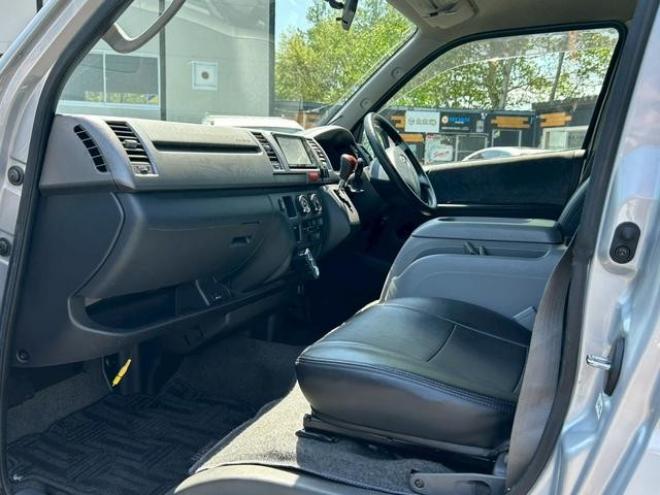 ハイエースバンスーパーＧＬ　４ＷＤ　ナビ　両側スライドドア　電動格納ミラー　ＡＴ　エアコン　パワーウィンドウ　運転席エアバッグ　助手席エアバッグ 4WD 2500(D) 5Dr