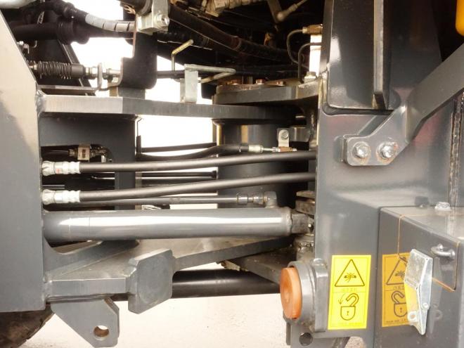 ホイールローダコマツ WA80-8　バケット容量0.9m3