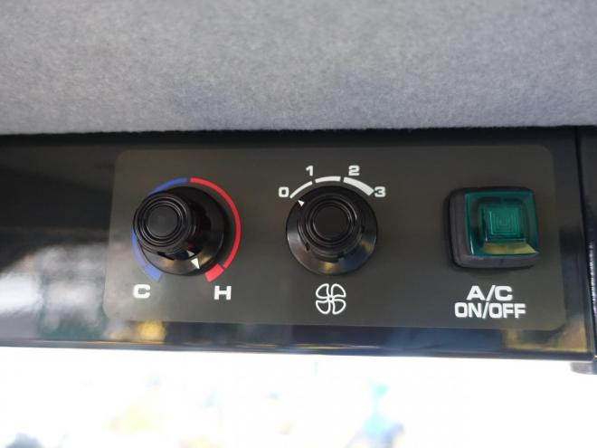 ホイールローダコマツ WA80-8　バケット容量0.9m3