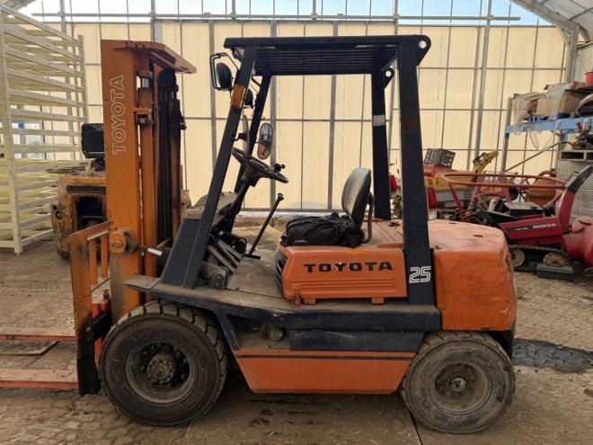 フォークリフトトヨタ 4FG25 2.5トン ガソリン 