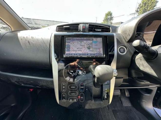 デイズX Vセレクション 4WD　SDナビ　Bluetooth　ワンセグTV　アイドリングストップ　シートヒーター　バックモニター　アランドビューモニター　横滑り防止装置　衝突軽減ブレーキ　社外アルミホイール夏 660