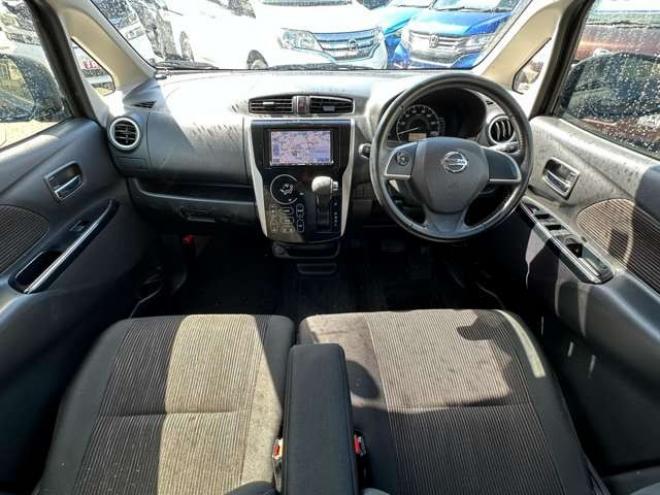 デイズX Vセレクション 4WD　SDナビ　Bluetooth　ワンセグTV　アイドリングストップ　シートヒーター　バックモニター　アランドビューモニター　横滑り防止装置　衝突軽減ブレーキ　社外アルミホイール夏 660