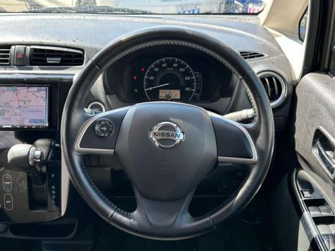 デイズX Vセレクション 4WD　SDナビ　Bluetooth　ワンセグTV　アイドリングストップ　シートヒーター　バックモニター　アランドビューモニター　横滑り防止装置　衝突軽減ブレーキ　社外アルミホイール夏 660