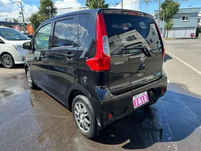 デイズX Vセレクション 4WD　SDナビ　Bluetooth　ワンセグTV　アイドリングストップ　シートヒーター　バックモニター　アランドビューモニター　横滑り防止装置　衝突軽減ブレーキ　社外アルミホイール夏 660