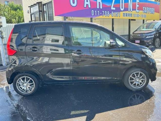 デイズX Vセレクション 4WD　SDナビ　Bluetooth　ワンセグTV　アイドリングストップ　シートヒーター　バックモニター　アランドビューモニター　横滑り防止装置　衝突軽減ブレーキ　社外アルミホイール夏 660