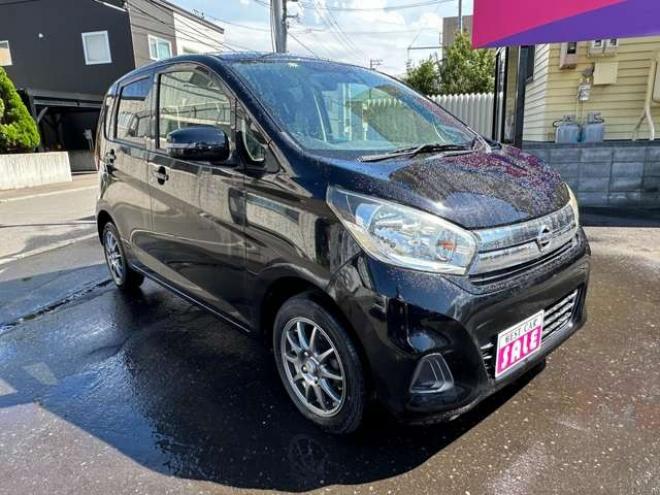 デイズX Vセレクション 4WD　SDナビ　Bluetooth　ワンセグTV　アイドリングストップ　シートヒーター　バックモニター　アランドビューモニター　横滑り防止装置　衝突軽減ブレーキ　社外アルミホイール夏 660