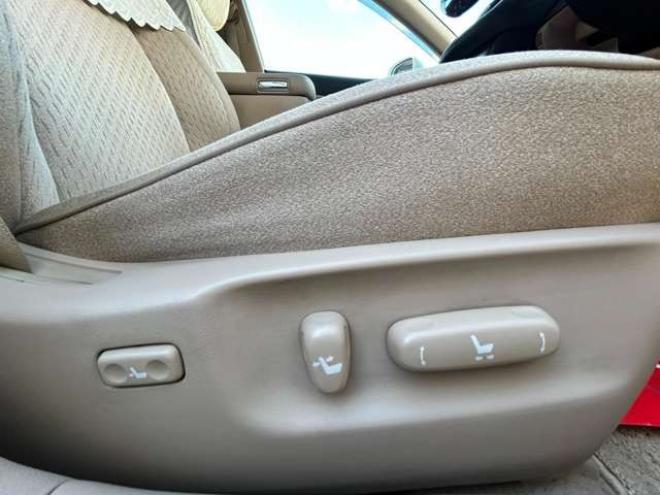 クラウンロイヤル 3.0 ロイヤルサルーン i-Four 4WD　フルセグTV　ナビ　バックモニター　ETC　クルーズコントロール　パワーシート 3000