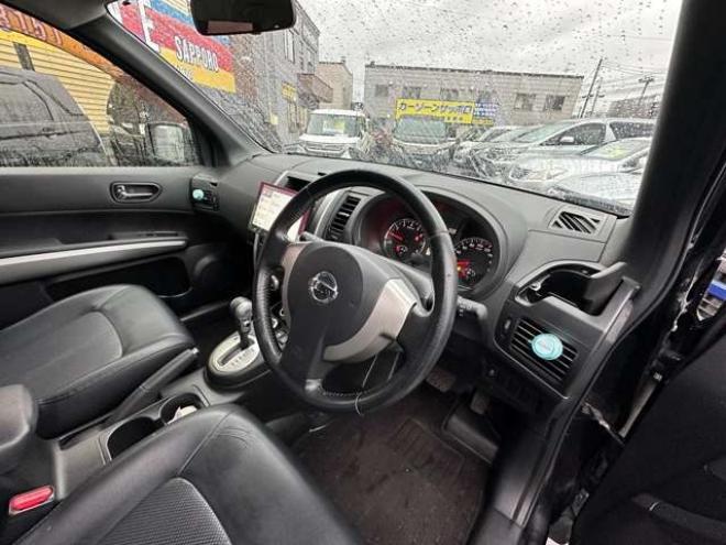 エクストレイル2.0 20X 4WD　社外ディスプレイオーディオ　前後シートヒーター　4WD切り替スイッチ　　横滑り防止装置　ETC　ヒルディセントコントロール　社外アルミホイール夏 2000