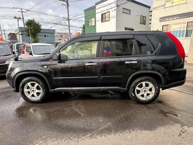 エクストレイル2.0 20X 4WD　純正アルミホイール夏　SDナビ　ETC　前後シートヒーター　ヒルディセントコントロール　4WD切り替スイッチ　社外アルミホイール冬　バックモニター　インテリキー 2000