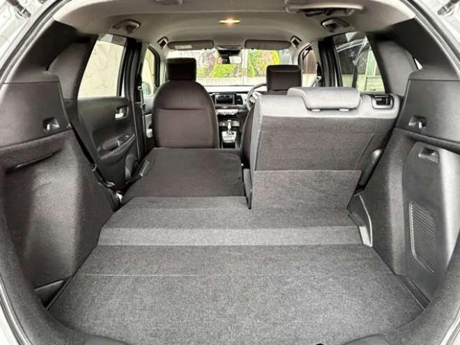 フィット1.5 e:HEV ベーシック 4WD　e-HEV クルーズコントロール　レーンキープ　冬タイヤセット付 1500