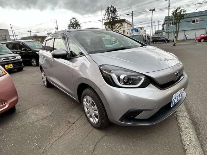 フィット1.5 e:HEV ベーシック 4WD　e-HEV クルーズコントロール　レーンキープ　冬タイヤセット付 1500