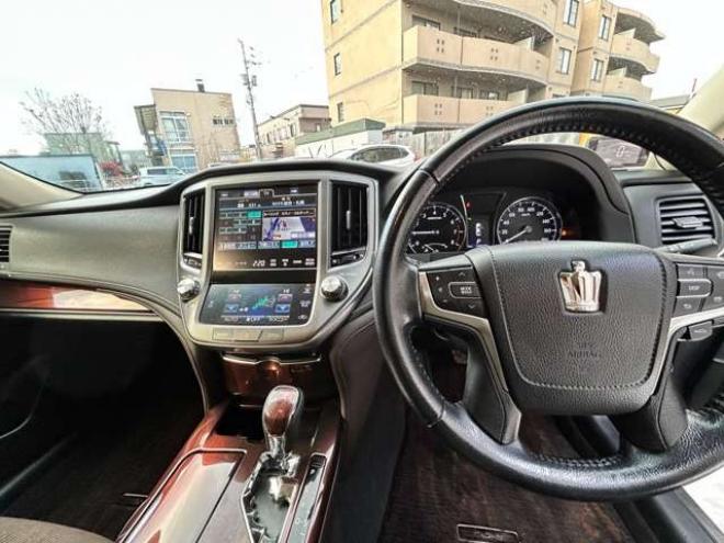 クラウンロイヤル 2.5 ロイヤル i-Four 4WD　ナビバックモニターフルセグTV　エンジンスターター　夏冬タイヤ付き　クルーズコントロール 2500