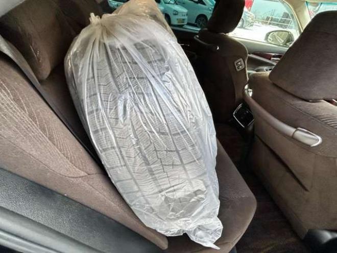 クラウンロイヤル 2.5 ロイヤル i-Four 4WD　ナビバックモニターフルセグTV　エンジンスターター　夏冬タイヤ付き　クルーズコントロール 2500