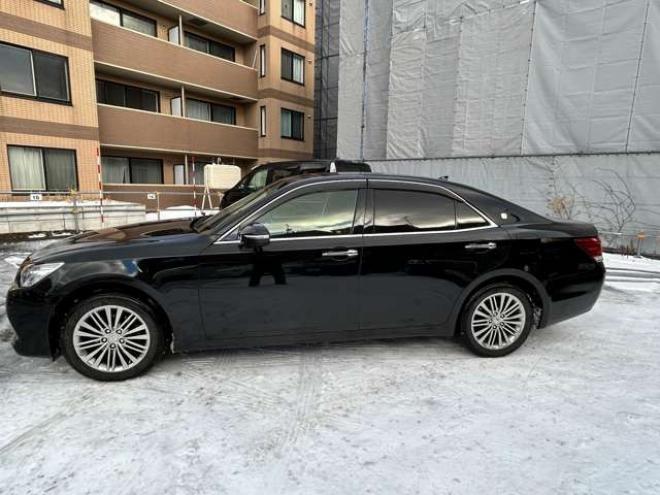 クラウンロイヤル 2.5 ロイヤル i-Four 4WD　ナビバックモニターフルセグTV　エンジンスターター　夏冬タイヤ付き　クルーズコントロール 2500