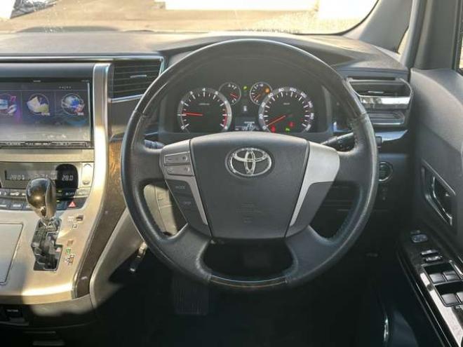 ヴェルファイア2.4 Z プラチナセレクションII タイプゴールド 4WD　両側パワースライドドア　Bluetooth　ALPINEフリップダウンモニター　イクリプスナビ　パワーバックドア　ETC　社外アルミホイール冬　バックカメラ　横滑り防止装置　コーナセンサー　プッシュスタート 2400