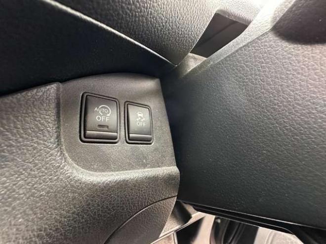 セレナ2.0 ハイウェイスター Vセレクション 4WD　両側ワンタッチオートスライドドア　アイドリングトップ　横滑り防止装置　プッシュスタート　クルーズコントロール　社外アルミホイール夏 2000