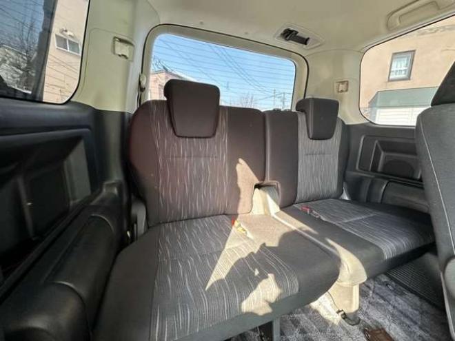 ヴォクシー2.0 ZS 4WD　両側パワースライドドア　プッススタート 2000