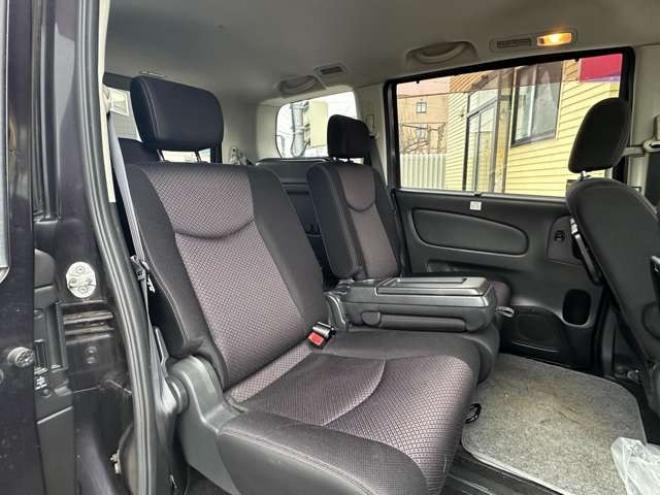 セレナ2.0 ハイウェイスター 4WD　アイドリングストップ　プッシュスタート 2000