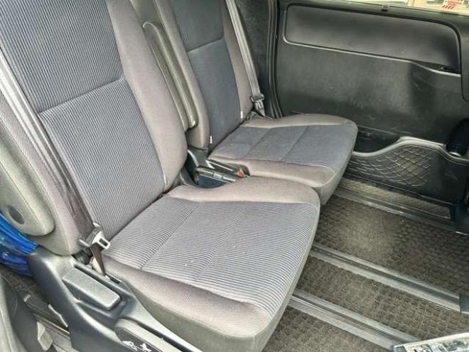 ヴォクシー2.0 X 4WD　電動スライドドア　冬タイヤセット　ドラレコ　アクセル踏み間違い防止装置 ナビTVバックモニター 2000