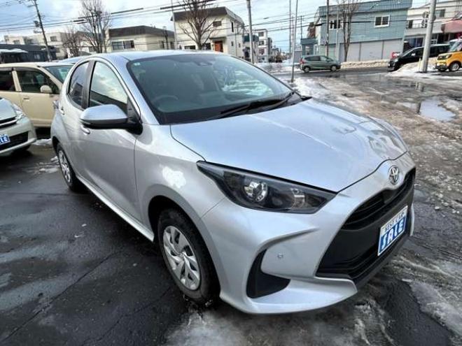 ヤリス1.5 X 4WD　衝突安全ボディー　オートライト　ナビバックモニター　ETC　衝突軽減ブレーキシステム　　レーンアシスト 1500