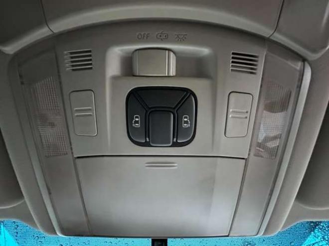 ヴェルファイア2.4 Z 4WD　HDDナビ　Bluetooth　地デジ　両側パワースライドドア　フリップダウンモンター　プッシュスタート　横滑り防止装置　コーナーセンサー　ETC　　社外アルミホイール夏　バックモニター 2400