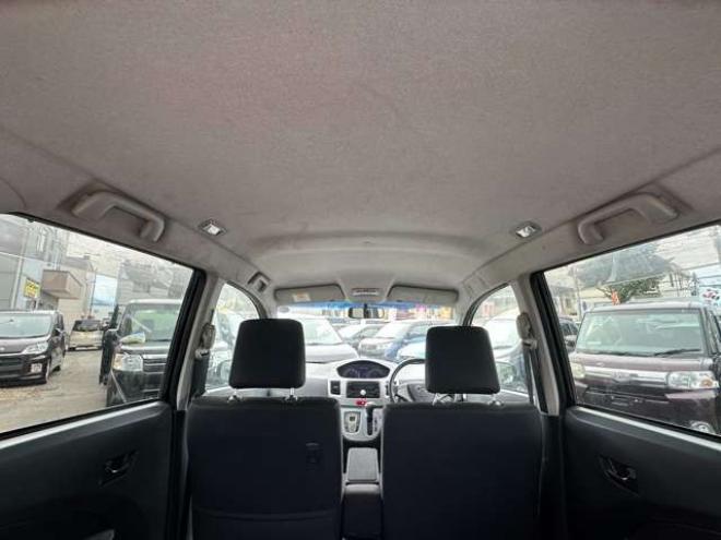 ムーヴカスタム X 4WD　社外CDオーディオ　純正アルミホイール夏　プッシュスタート　キーレスキー 660