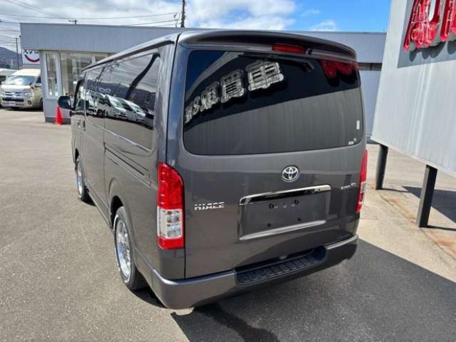 ハイエースバン2.8 スーパーGL ダークプライムII ロングボディ ディーゼルターボ 4WD　グレーメタリック　415COBRAクリーンルック3フロントスポイラー　ステージ2ルーフスポイラー　バッドフェイスBY2ボンネット　バッドラッカー17インチAW　ヨコハマPARADA17インチホワイトレター 2800