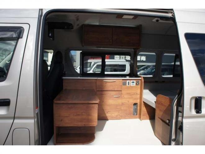 ハイエースバンスーパーロングHR　8人乗りキャンピング4WD　走行充電&外部充電&サブバッテリー　　　&FFヒーター&冷蔵庫&シンク&給排水　アルパインBIG-X&フリップダウン　415COBRAフロントリップ&バッドラッカー17AW　デジタルインナー　全方位カメラ 2700