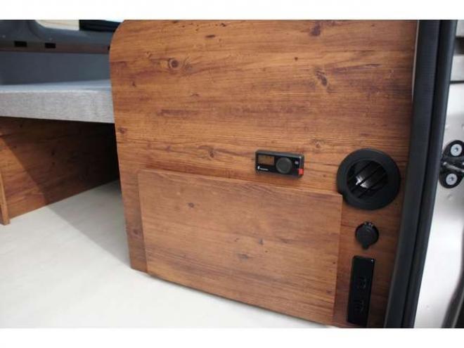 ハイエースバンスーパーロングHR　8人乗りキャンピング4WD　走行充電&外部充電&サブバッテリー　　　&FFヒーター&冷蔵庫&シンク&給排水　アルパインBIG-X&フリップダウン　415COBRAフロントリップ&バッドラッカー17AW　デジタルインナー　全方位カメラ 2700