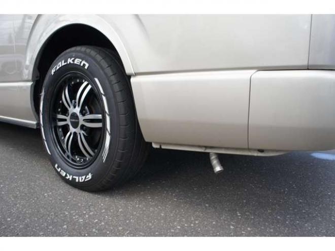 ハイエースバンスーパーロングHR　8人乗りキャンピング4WD　走行充電&外部充電&サブバッテリー　　　&FFヒーター&冷蔵庫&シンク&給排水　アルパインBIG-X&フリップダウン　415COBRAフロントリップ&バッドラッカー17AW　デジタルインナー　全方位カメラ 2700