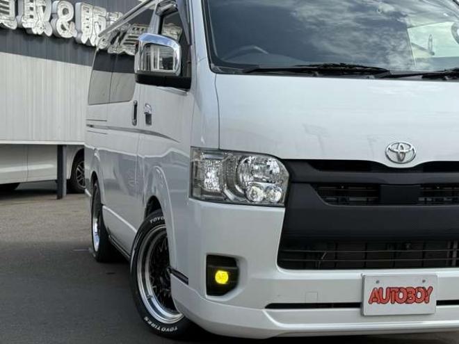 ハイエースバン2.8ダークプライムIIマルチロールトランスポータータイプIロングディーゼルターボ4WD　寒冷地仕様　ワンオーナー　ESSEX　ENCM17インチアルミ　ヨコハマパラダ　ESSEXフロントリップスポイラー　ローフォルムフェンダー　ローダウン　パワースライドドア　LEDテールランプ 2800