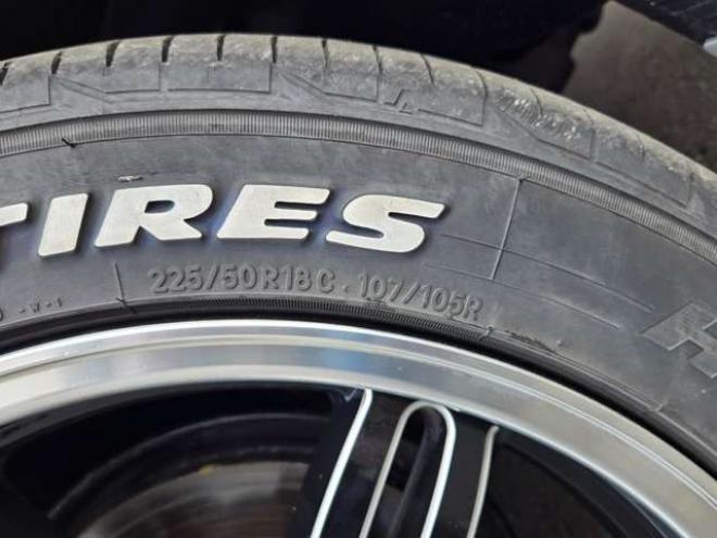 ハイエースバン2.7 スーパーGL ダークプライム ワイド ミドルルーフ ロングボディ 4WD　4WD　寒冷地仕様　両側パワスラ　スマキー　プッシュスタート　リアヒーター&クーラー　アルパインインナーミラー&フリップダウンモニター　社外メモリナビ　フルセグTV　ETC　ベッドキッド　Bカメラ 2700