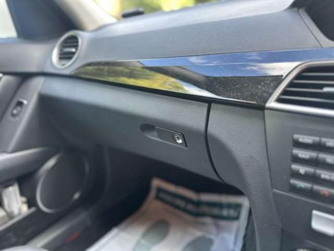 ベンツCクラス C180 アバンギャルド　クルーズコントロール　ABS　ナビTV　バックカメラ　ETC　革シート　キーレス　パワステ　パワーウィンドウ　電動シート　横滑り防止装置　盗難防止装置 正規輸入車 2WD 1800