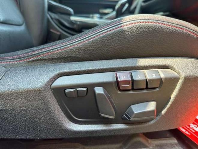 BMW3シリーズ 320i xドライブ 4WD　電動シート/ナビ/Bカメラ/CD/Bluetooth 正規輸入車 2000