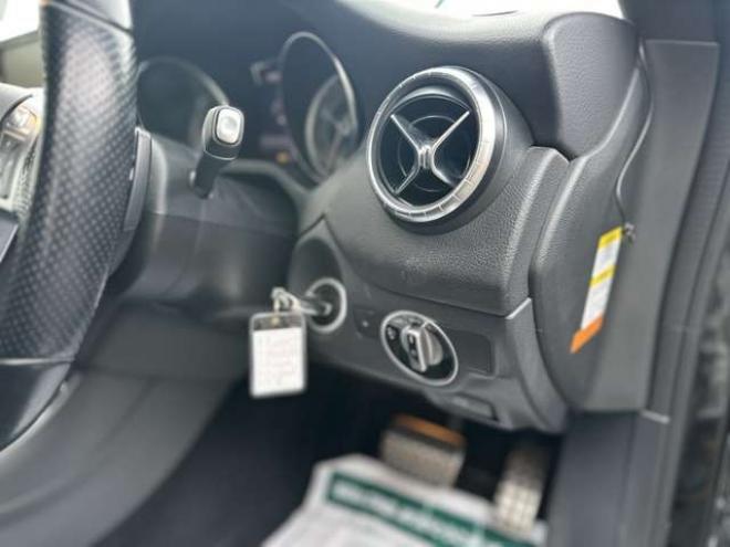 ベンツCLAクラス CLA250 4マチック 4WD　ナビ　TV　バックカメラ　アルミホイール　ディスチャージドランプ　電動シート　パワステ　パワーウィンドウ　キーレス　ETC　シートヒーター　横滑り防止装置　アイドリングストップ　クルーズコントロール 正規輸入車 2000