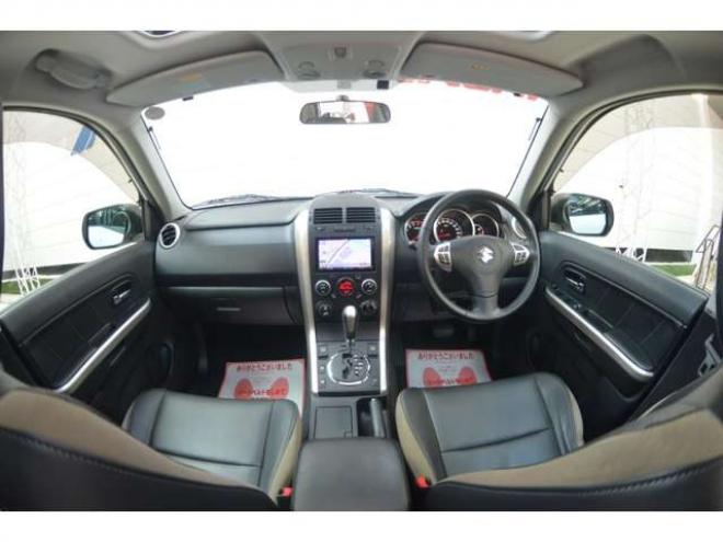 エスクード2.4 ランドブリーズ 4WD　ワンオーナー特別仕様車4WD横滑り防止装置クルーズコントロールSDナビTVバックカメラHIDライト電動ガラスサンルーフクルーズコントロール 2400