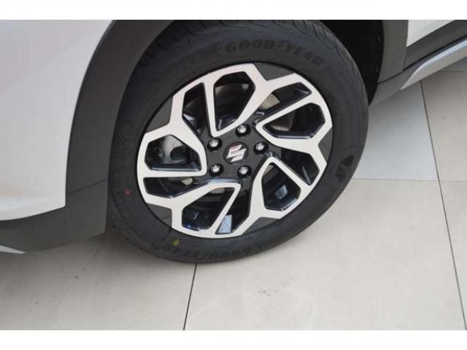 フロンクス1.5 4WD　ハイブリット4WDセーフティサポート搭載4WDスズキコネクト対応通信機装着車アダプティブクルーズコントロール全方位モニター付き9インチナビTVバックカメラハイビームアシストLEDライト 登録済未使用車 1500