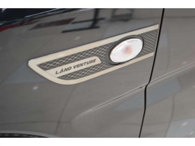 ジムニーランドベンチャー 4WD　ワンオーナー特別仕様車5速マニュアル4WDターボ7インチワイドナビTVバックカメラETCハーフレザーシートヒーター 660