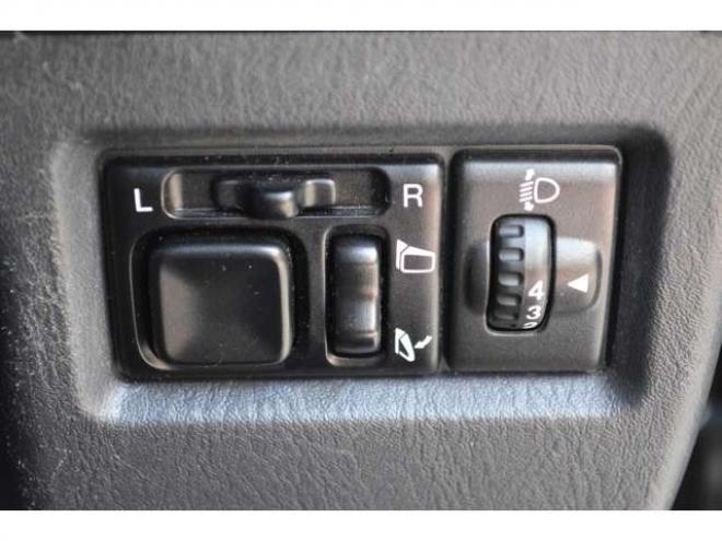 ジムニーランドベンチャー 4WD　ワンオーナー特別仕様車4WDターボCDハーフレザーシートヒーターウインカーミラーヒーター 660
