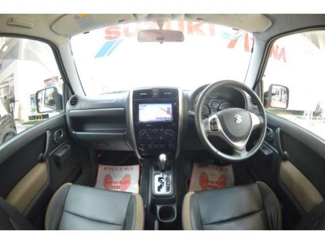 ジムニーランドベンチャー 4WD　ワンオーナー特別仕様車パートタイム4WDターボSDナビTVハーフレザーシートヒーター禁煙車マッドフラップ純正16インチアルミホイル 660