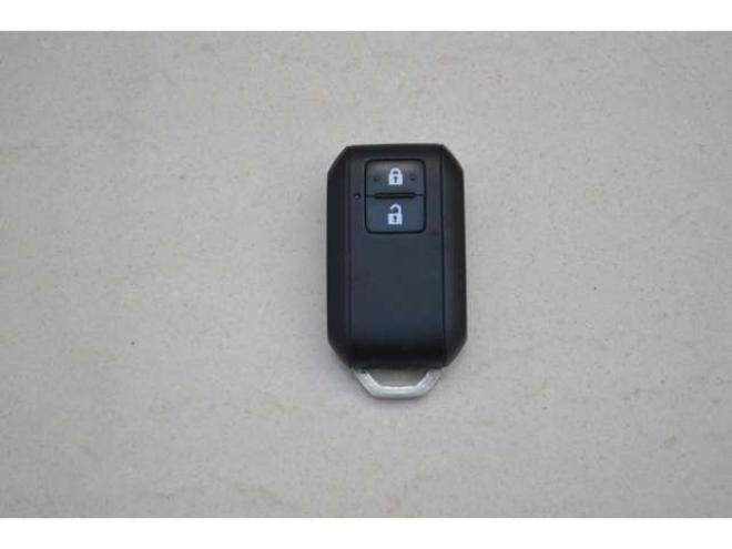 スイフト1.2 XG スズキ セーフティサポート非装着車 4WD　ワンオーナー車4WD横滑り防止装置ABSシートヒータードアミラーヒーターCDスマートキープッシュスタート社外15インチアルミ 1200