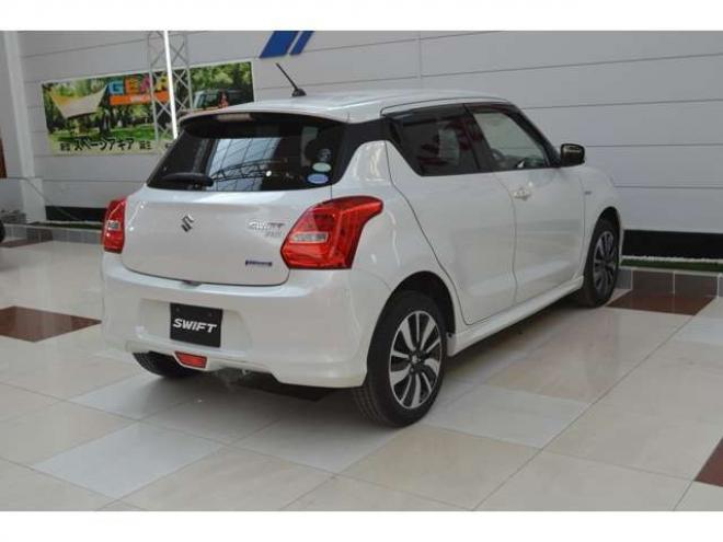 スイフト1.2 ハイブリッド RS セーフティパッケージ装着車 4WD　ワンオーナー車ハイブリット4WDセーフティサポート搭載アイドリングストップ横滑り防止装置パドルシフトアダプティブクルーズコントロールLEDライトETCシートヒーター 1200