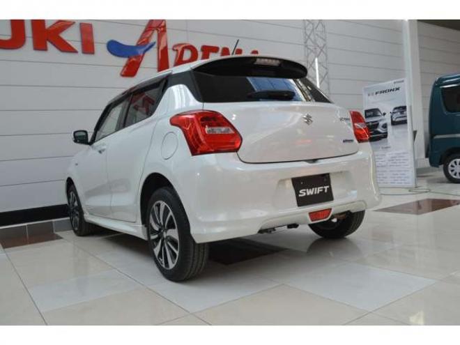 スイフト1.2 ハイブリッド RS セーフティパッケージ装着車 4WD　ワンオーナー車ハイブリット4WDセーフティサポート搭載アイドリングストップ横滑り防止装置パドルシフトアダプティブクルーズコントロールLEDライトETCシートヒーター 1200