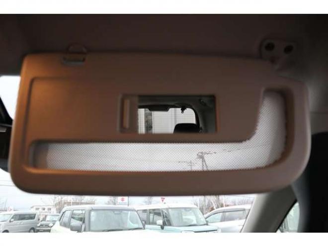 セレナ2.0 B 4WD　社外CDプレイヤー　アラウンドビューモニター　クルーズコントロール　エマージェンシーブレーキ　車線逸脱防止支援　パーキングセンサー 2000