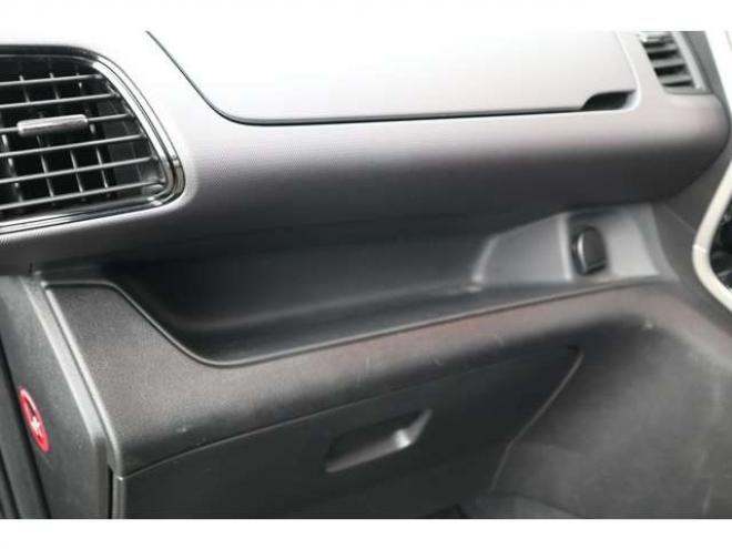 セレナ2.0 B 4WD　社外CDプレイヤー　アラウンドビューモニター　クルーズコントロール　エマージェンシーブレーキ　車線逸脱防止支援　パーキングセンサー 2000