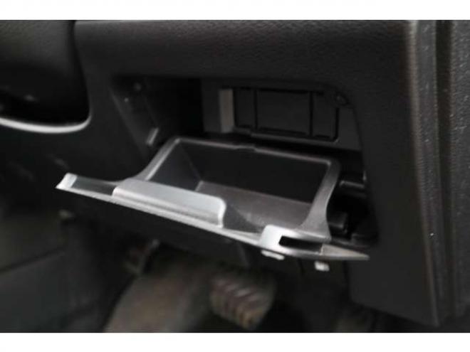 セレナ2.0 B 4WD　社外CDプレイヤー　アラウンドビューモニター　クルーズコントロール　エマージェンシーブレーキ　車線逸脱防止支援　パーキングセンサー 2000